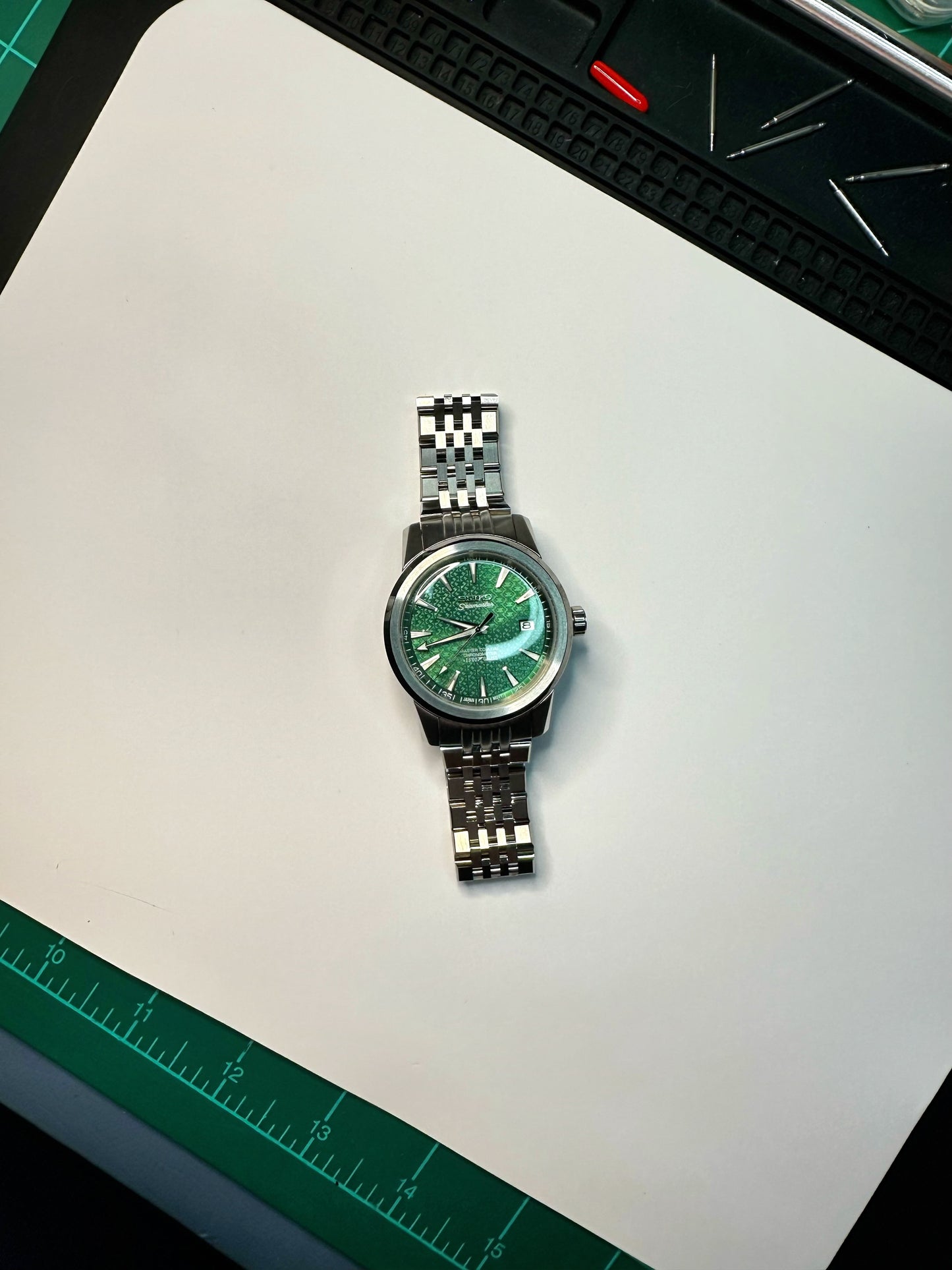 40mm Textured Emerald Dial SeikoMod Automatic Watch