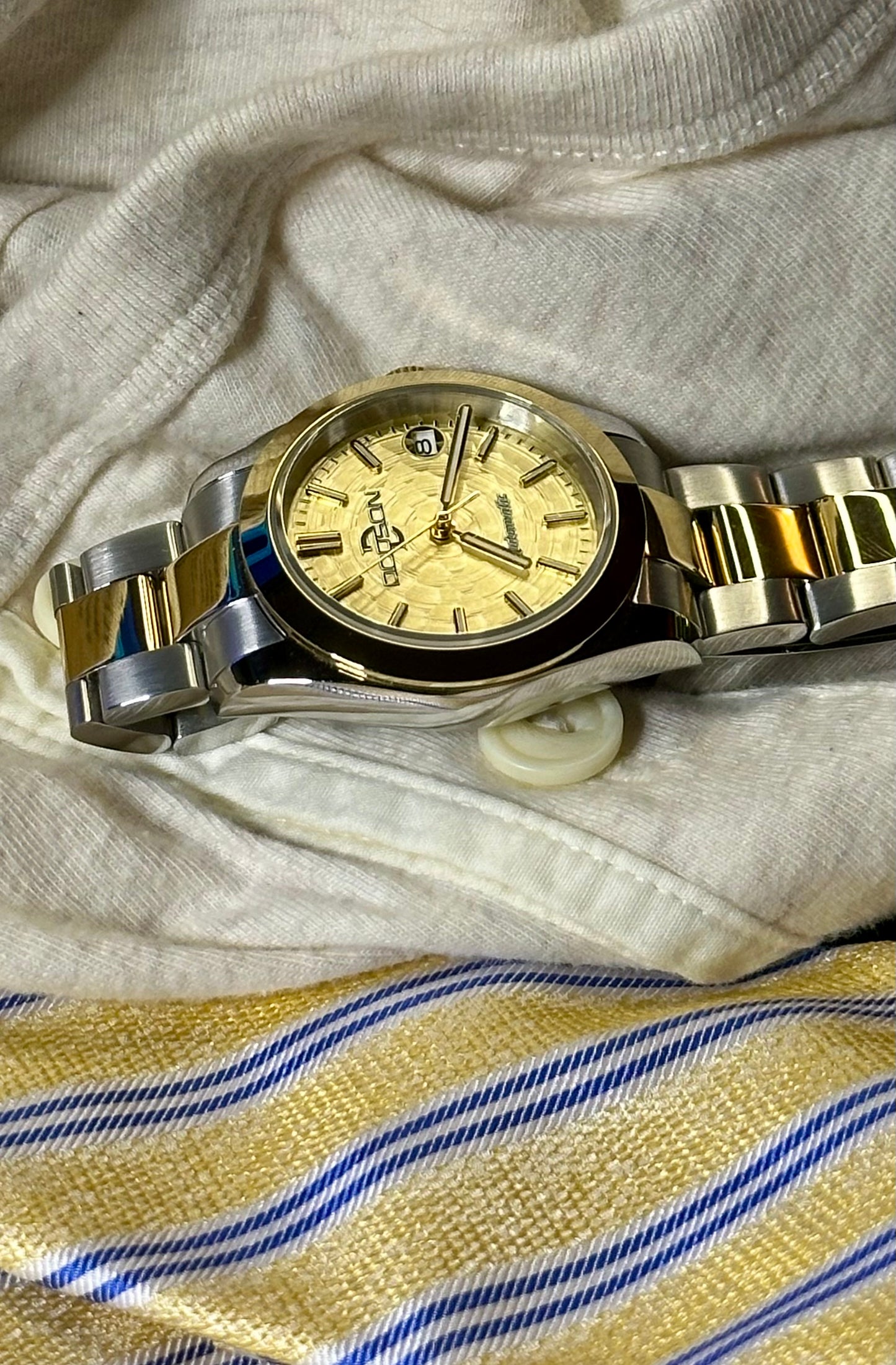 36mm two-tone automatic NH35 date just, gold textured dial