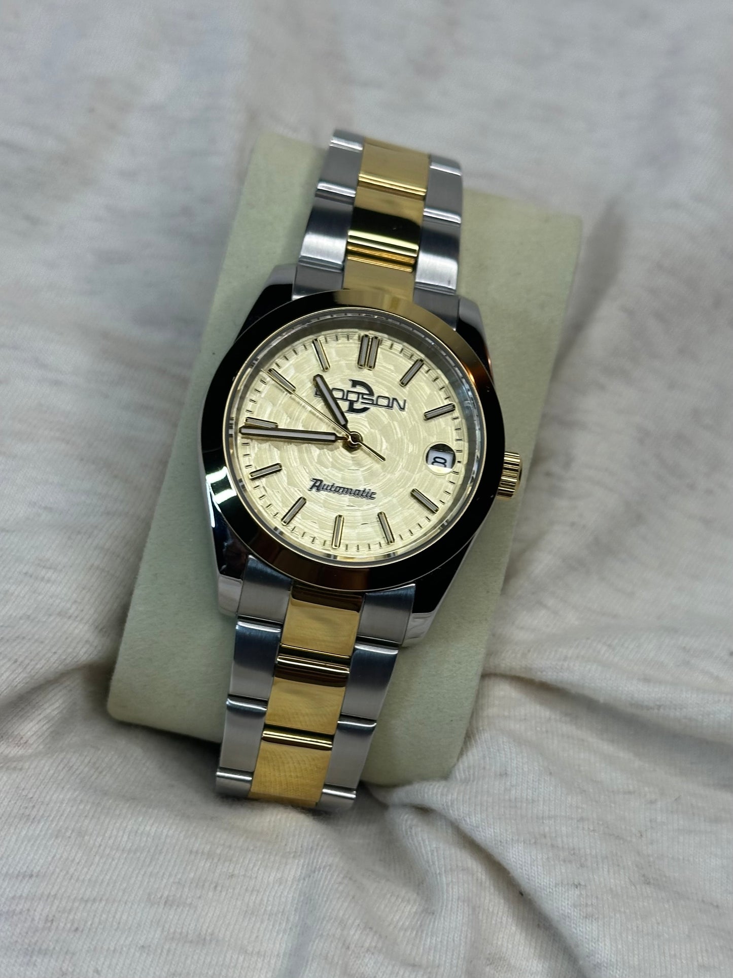 36mm two-tone automatic NH35 date just, gold textured dial