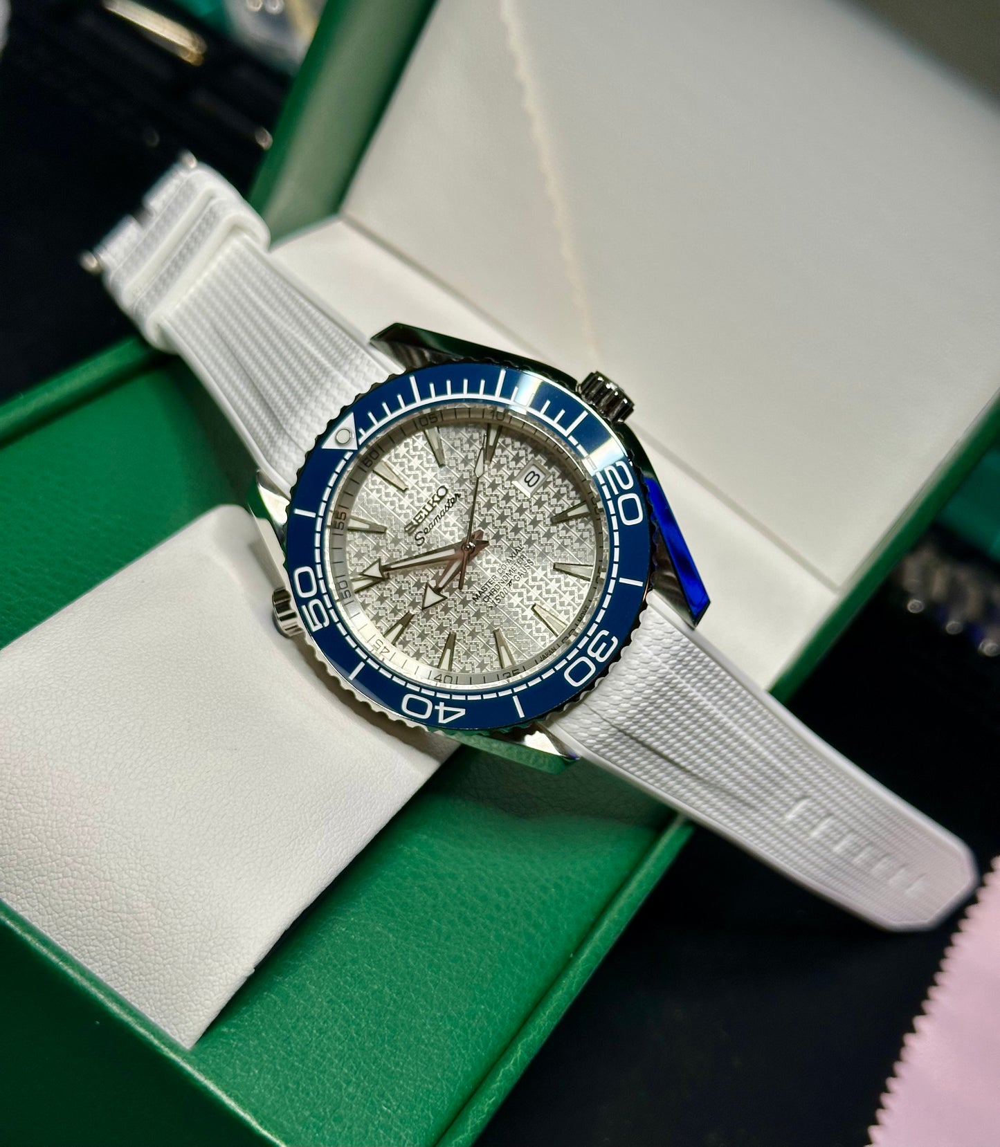 43.5mm Planet Ocean Automatic Homage Watch- Silver textured Dial & Blue Bezel