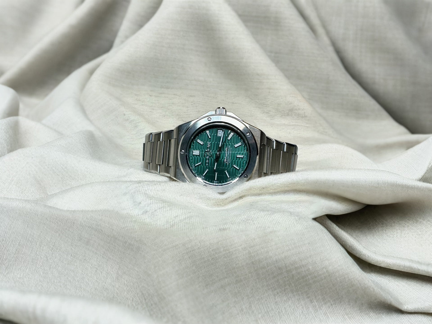 Integrated bracelet Green Dial Ingenieur inspired automatic watch