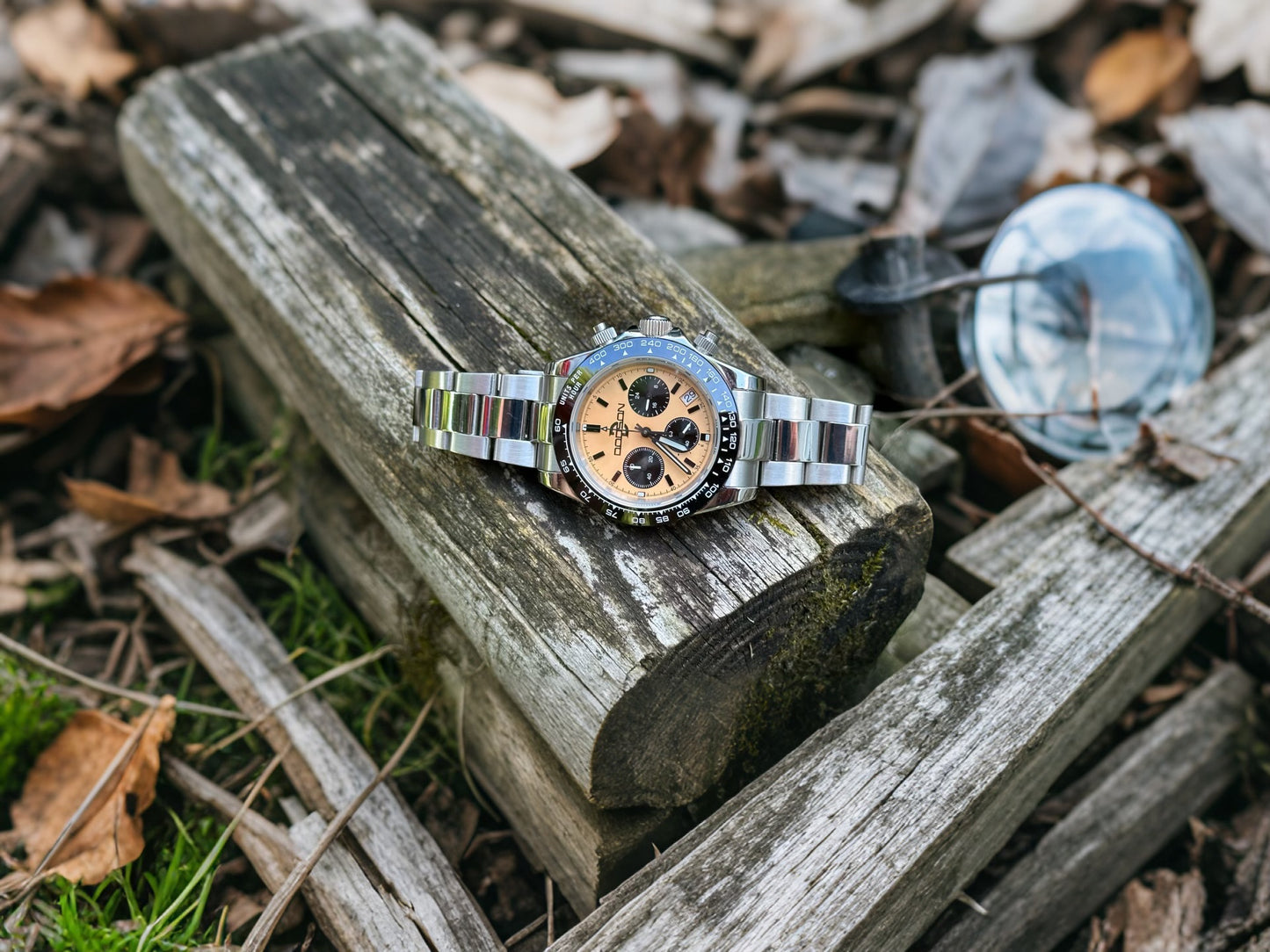 40mm sand dial Vk63 mechaquartz chronograph w/ black bezel