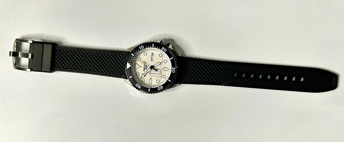 Snoopy Automatic Sports homage watch