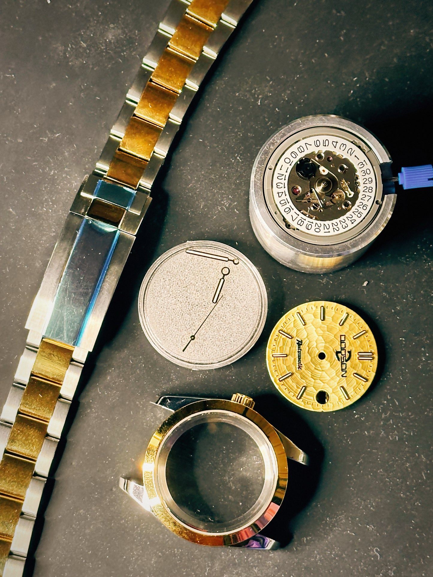 36mm two-tone automatic NH35 date just, gold textured dial