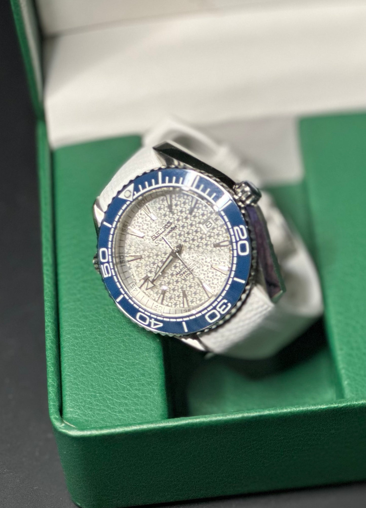 43.5mm Planet Ocean Automatic Homage Watch- Silver textured Dial & Blue Bezel