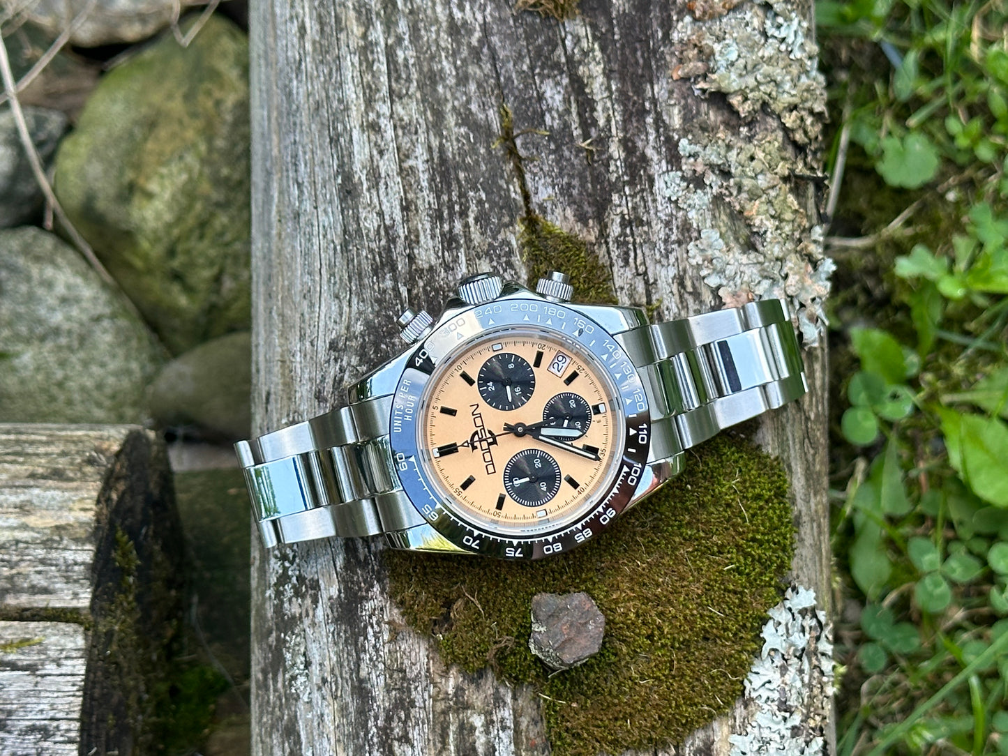40mm sand dial Vk63 mechaquartz chronograph w/ black bezel
