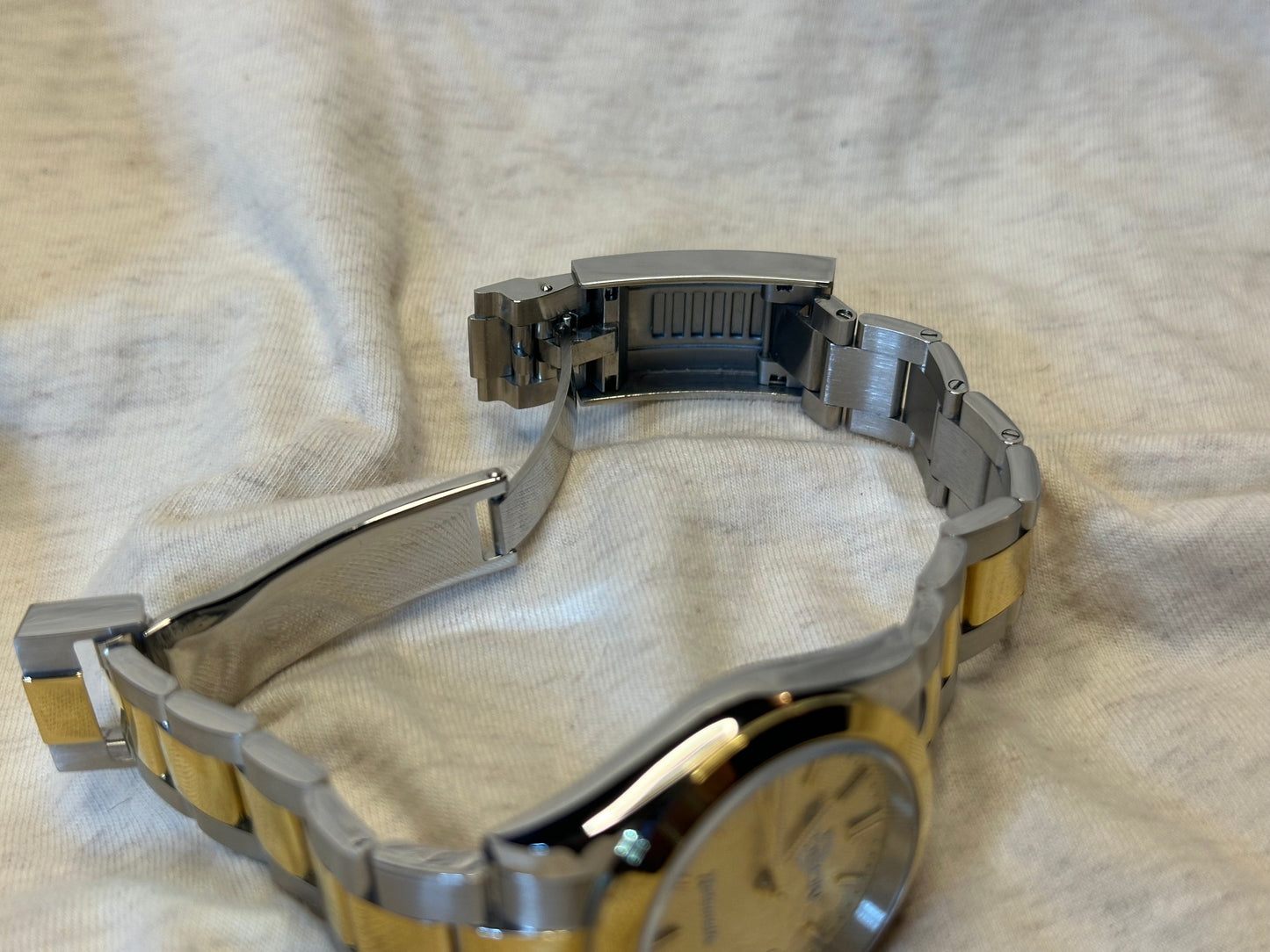 36mm two-tone automatic NH35 date just, gold textured dial
