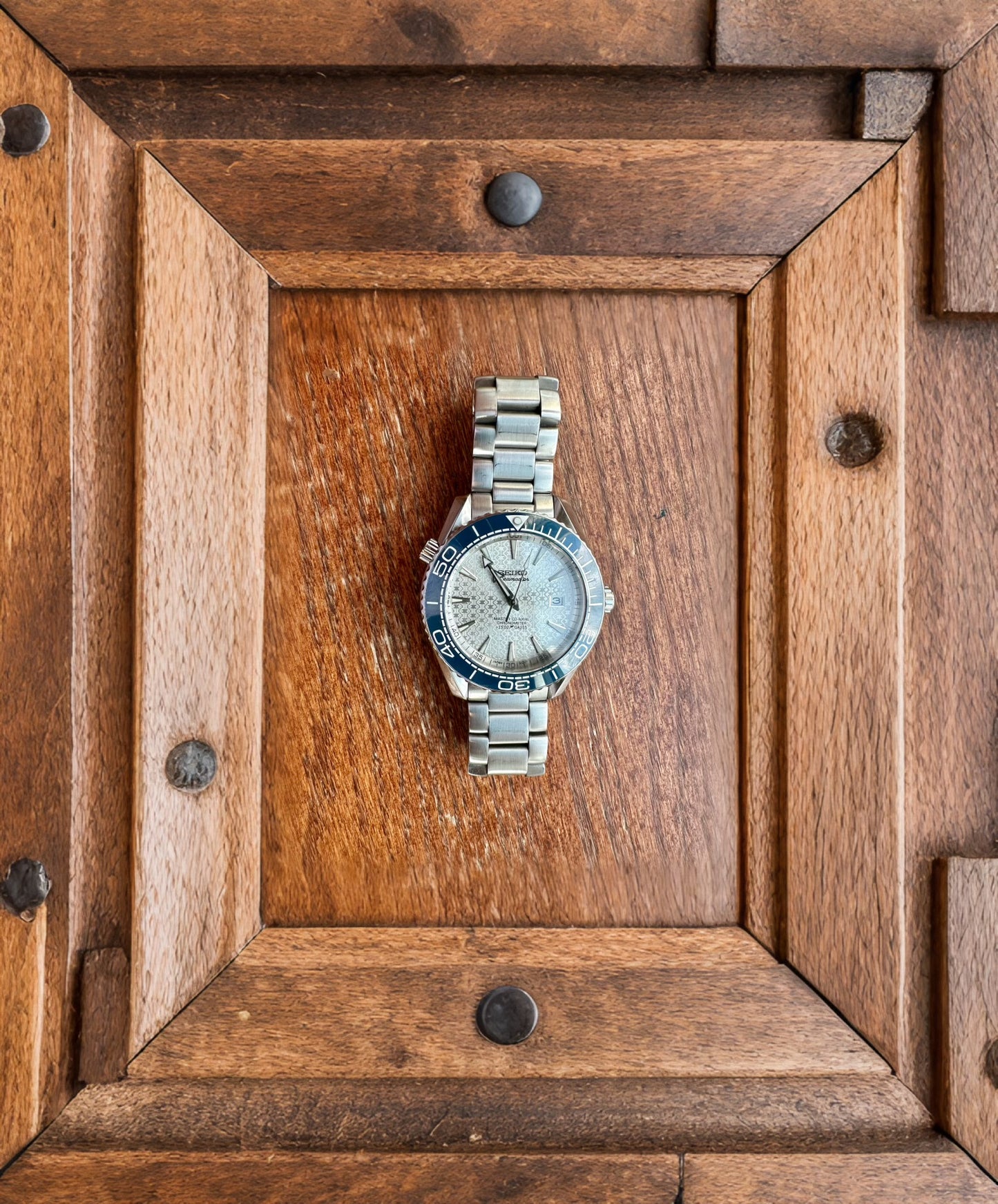 43.5mm Planet Ocean Automatic Homage Watch- Silver textured Dial & Blue Bezel